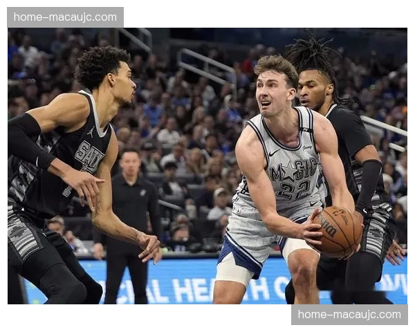 魔术艾萨克继续因膝伤缺阵 布莱克腹肌拉伤恢复进展缓慢 魔术艾萨克继续因膝伤缺阵 布莱克腹肌拉伤恢复进展缓慢